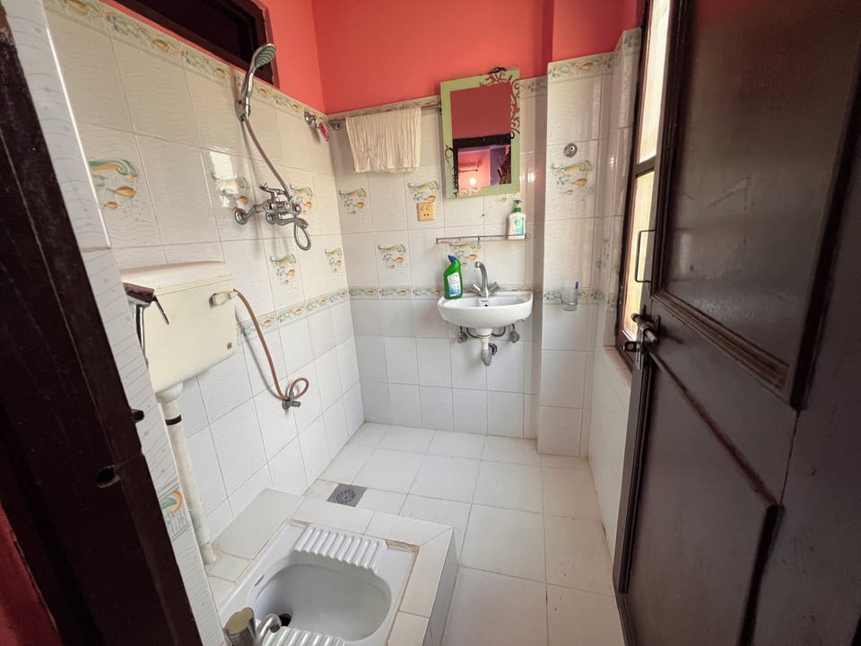Single Room, Balcony | Bathroom | Shower, slippers, towels, soap