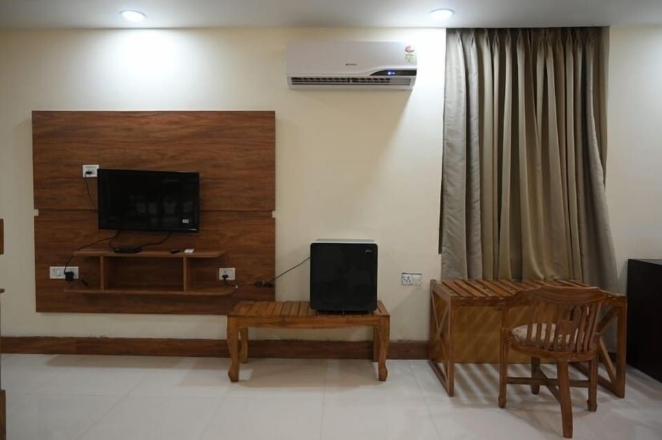 Premium Double Room | In-room safe, blackout drapes, soundproofing, iron/ironing board