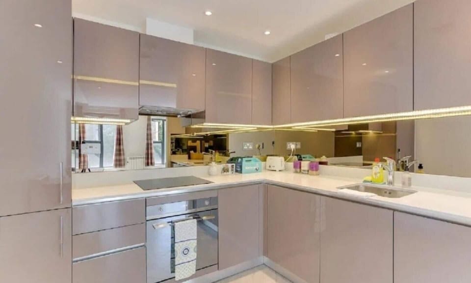 Apartment | Private kitchen | Fridge, microwave, oven, stovetop
