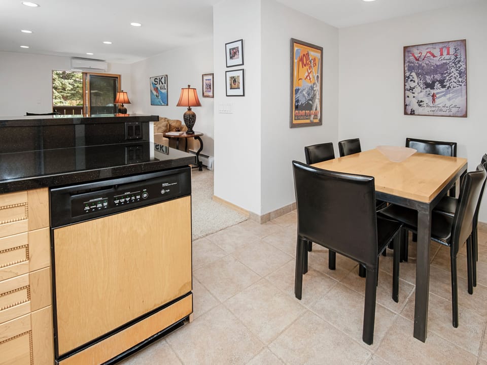Kitchen & Dining Area
