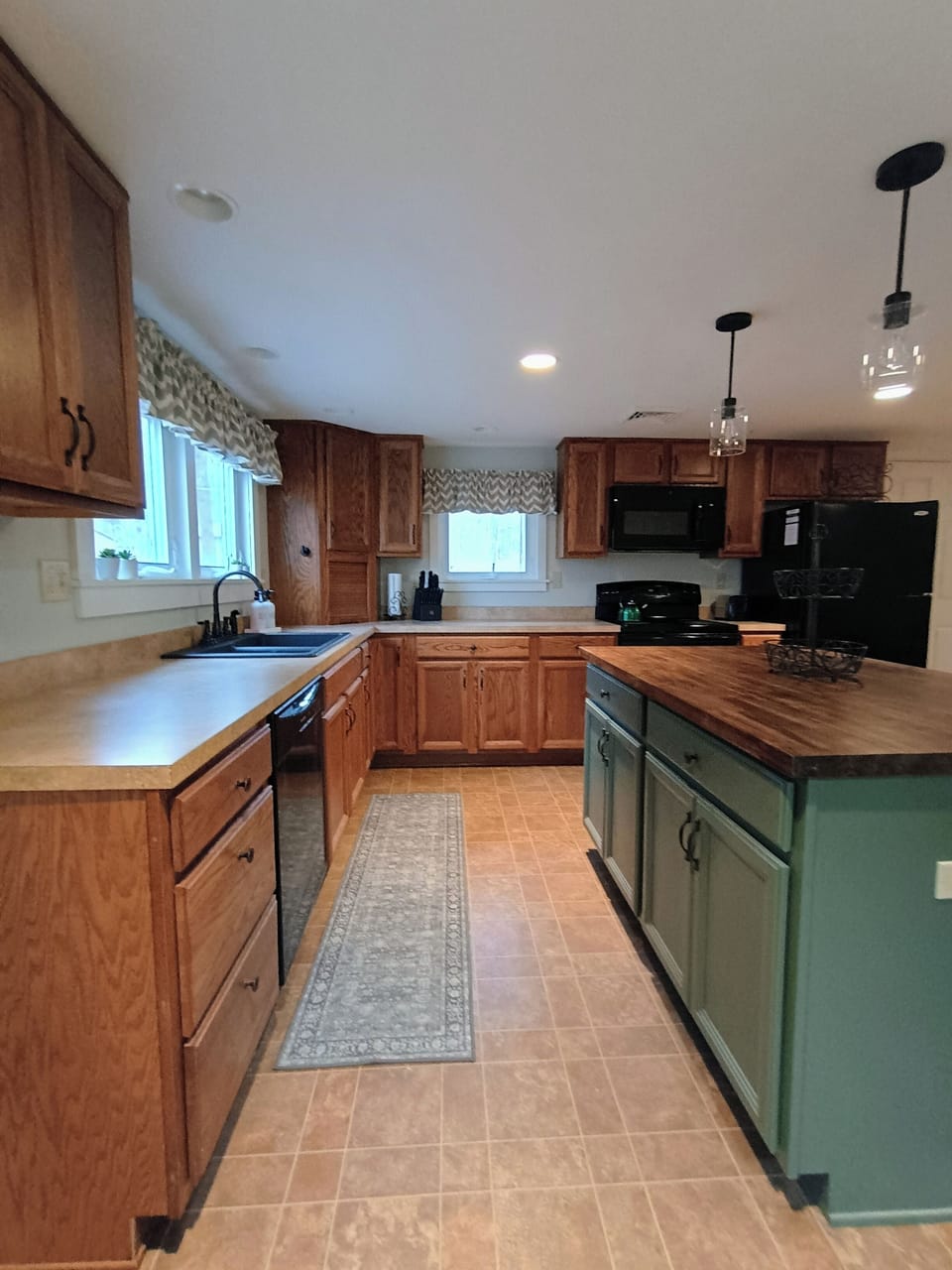 L-shaped Kitchen with Island