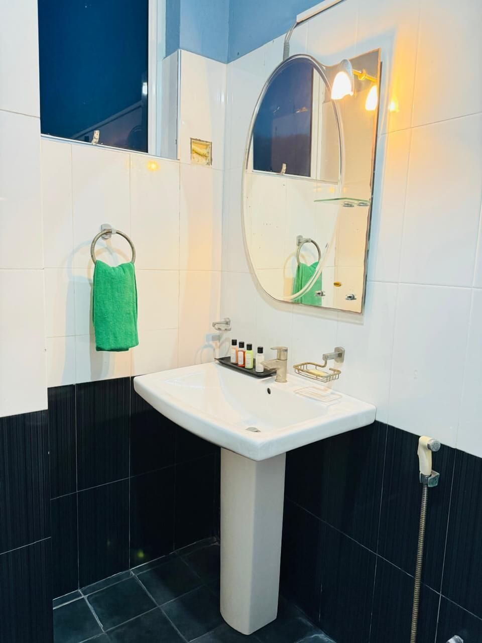 Deluxe Quadruple Room | Bathroom | Shower, free toiletries, towels, soap