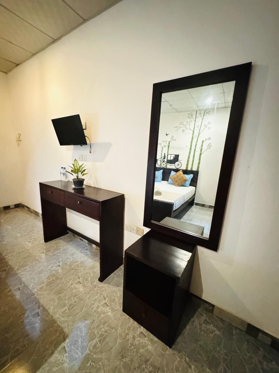Deluxe Quadruple Room | Desk, soundproofing, iron/ironing board, free WiFi