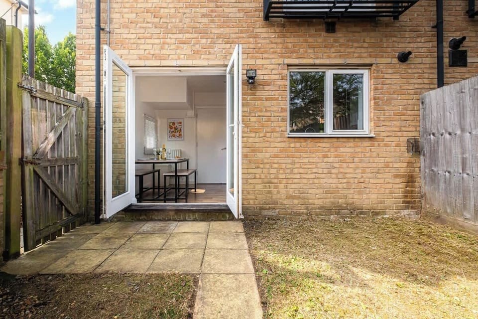 Make the most of a vast outdoor yard, great for both leisure and play