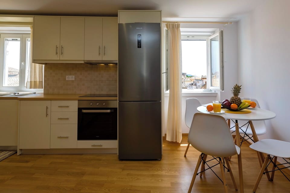Electric kettle, toaster