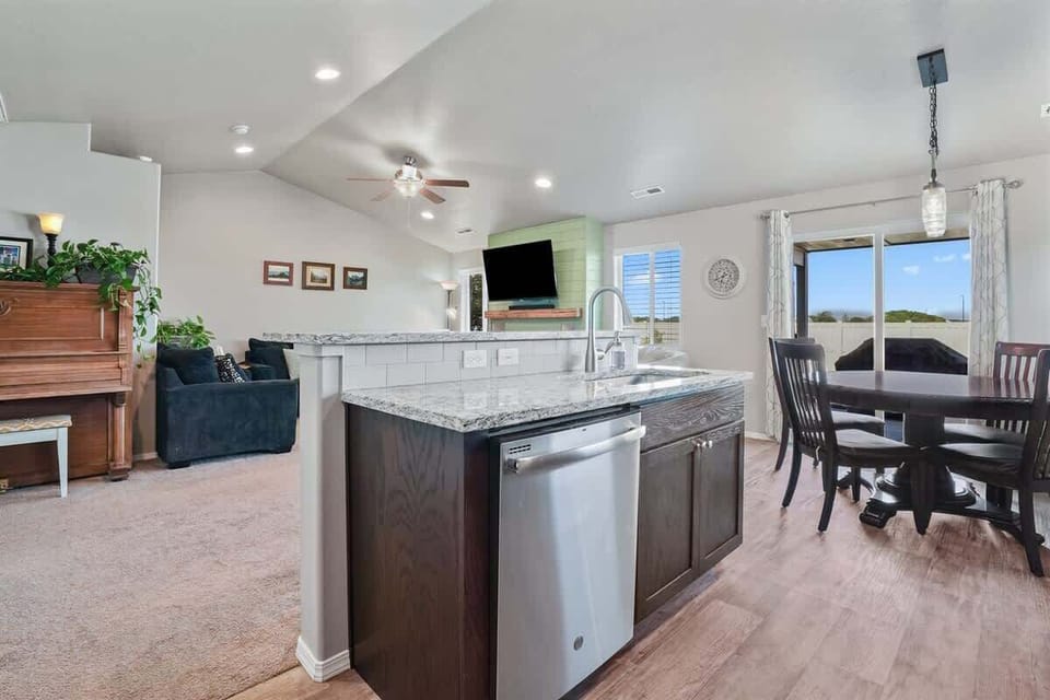 Open Concept Living - Piano