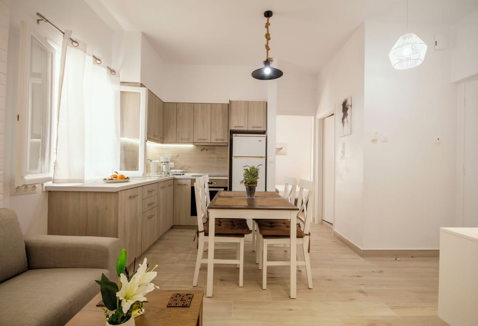 Deluxe Apartment | Living area | Flat-screen TV