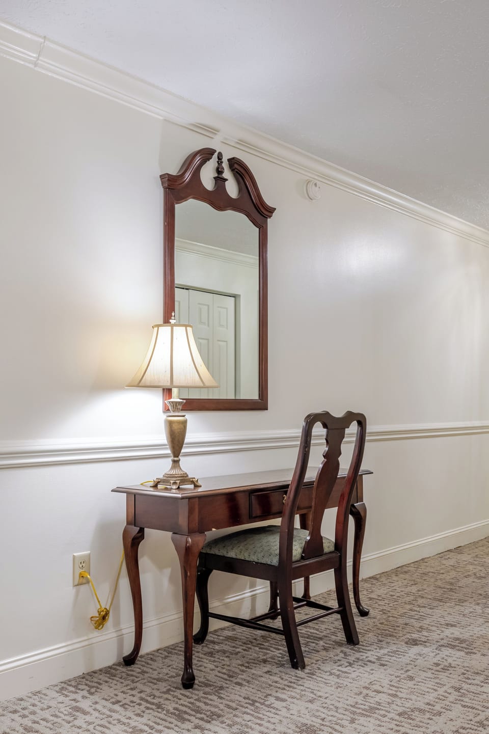 Luxury Double Queen Valley View Bldg | Living area