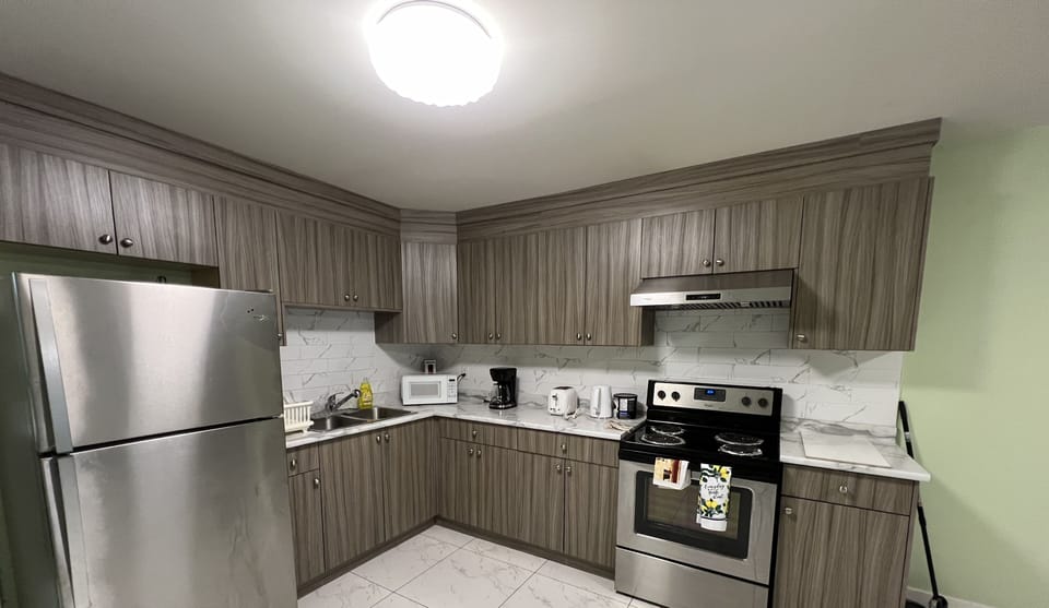 Full-size fridge, microwave, coffee/tea maker, electric kettle