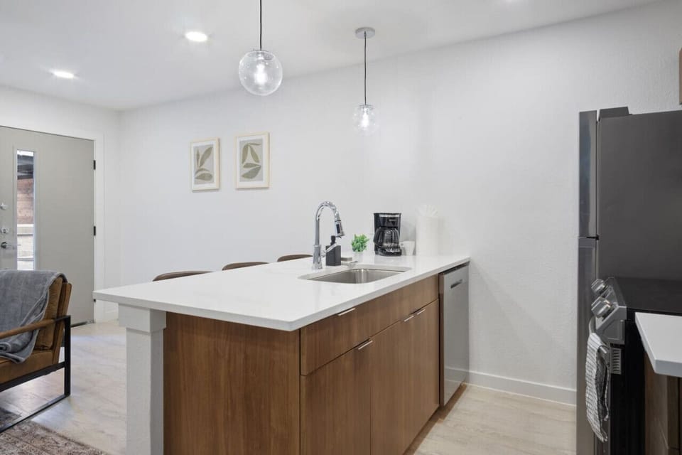 You can almost hear the sizzle of ingredients as you cook in the well-equipped kitchen, where every detail is designed for convenience.