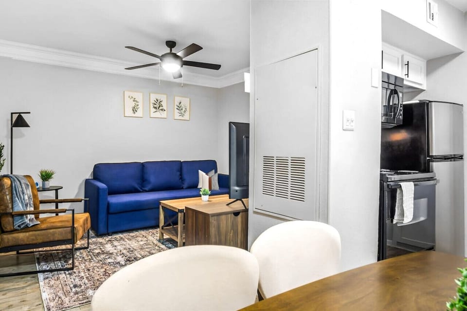 The living room’s cozy vibe makes it the perfect spot to relax, with ample seating and a warm ambiance.