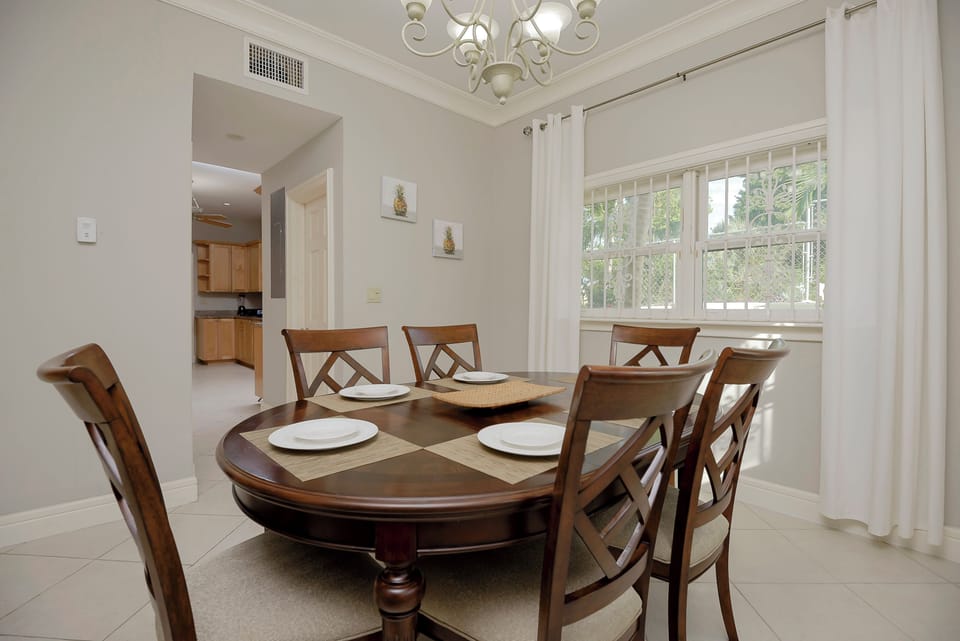Three-Bedroom Villa | Dining room
