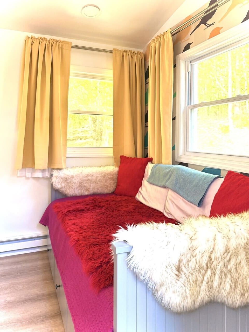 #6 Sunbird Chalet day bed