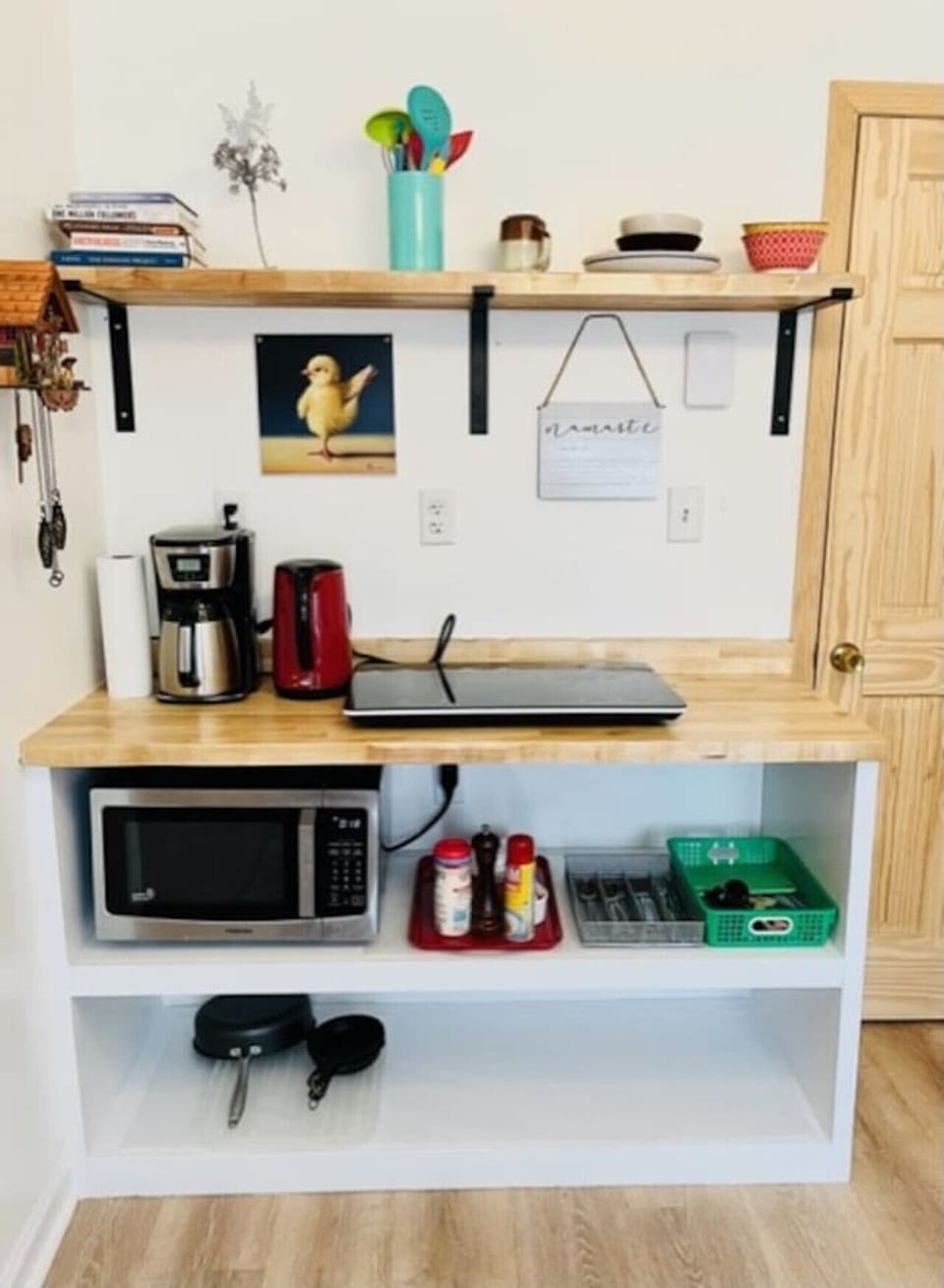 Imagine cooking a quick meal here before you`ll enjoy your day in the Catskill mountainous area.