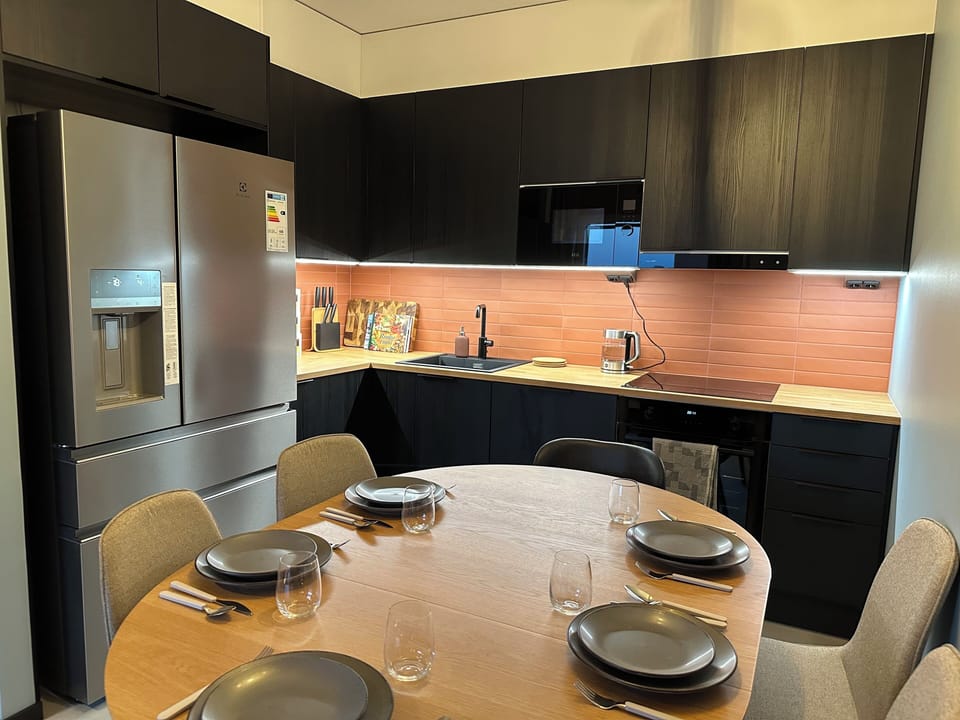 Kitchen & dining