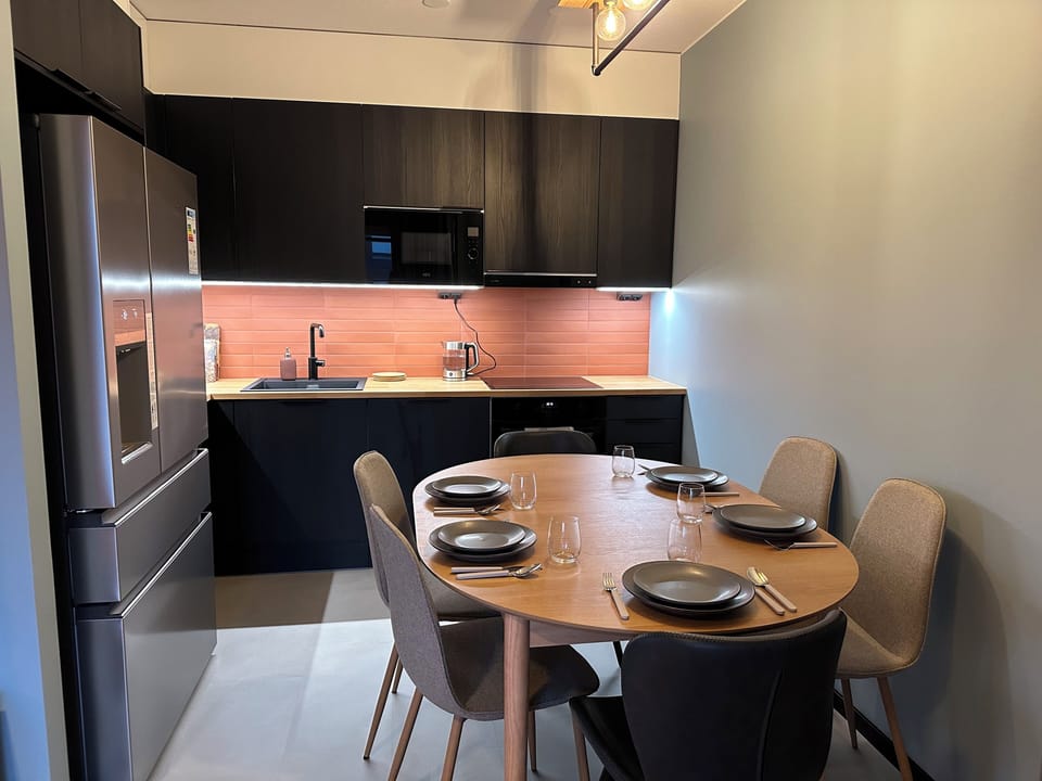 Kitchen & dining