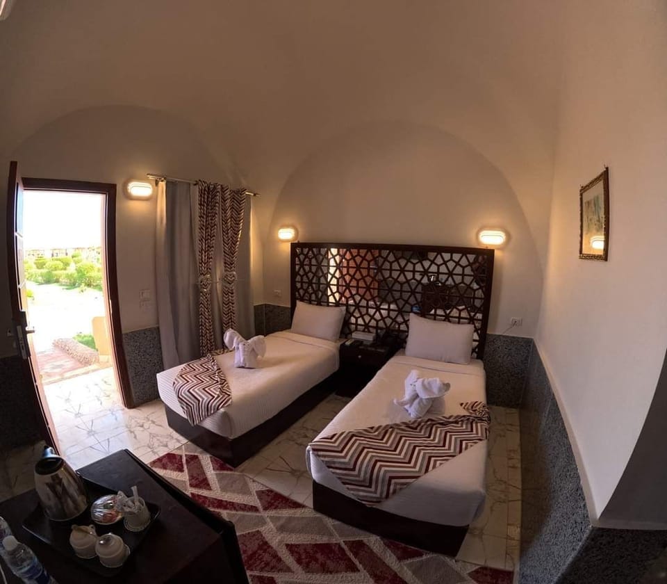 Deluxe Double Room, 1 Bedroom, Partial Sea View | In-room safe, desk, blackout drapes