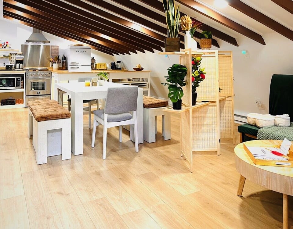 11 Paloma table, kitchen view_BEAUTY SHOOT_2