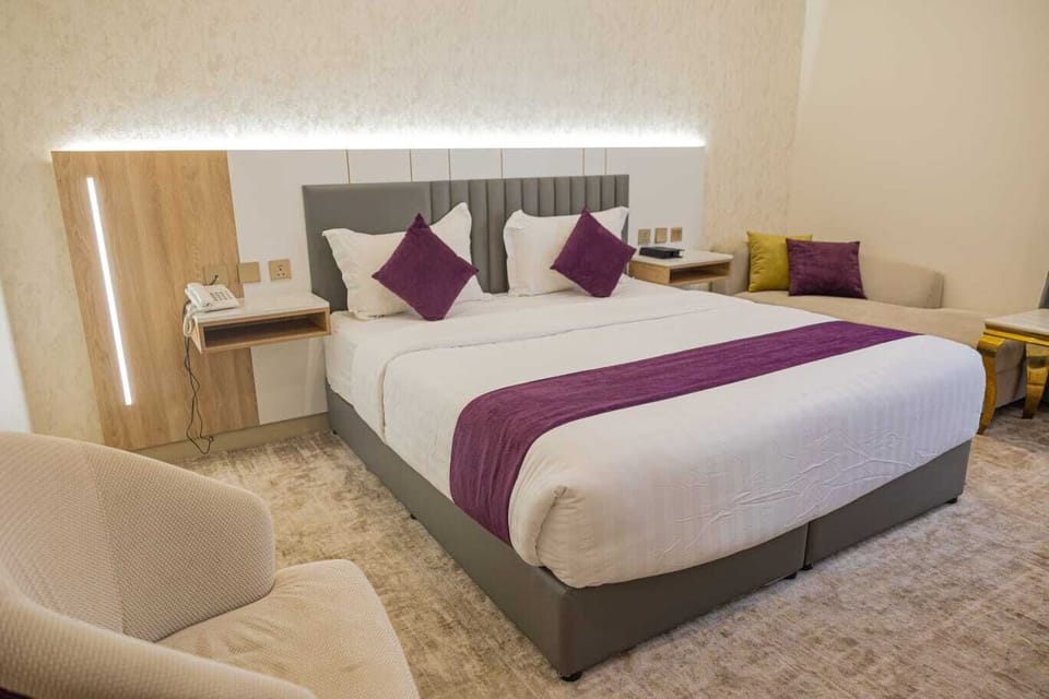Comfort Double Room | In-room safe, blackout drapes, WiFi (free)