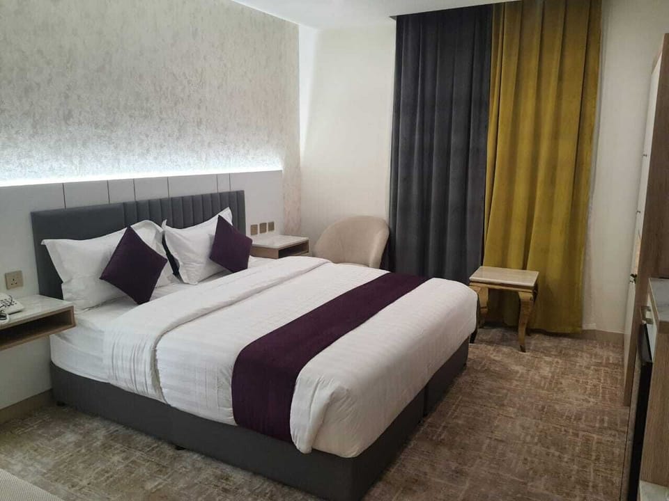 In-room safe, blackout drapes, WiFi (free)