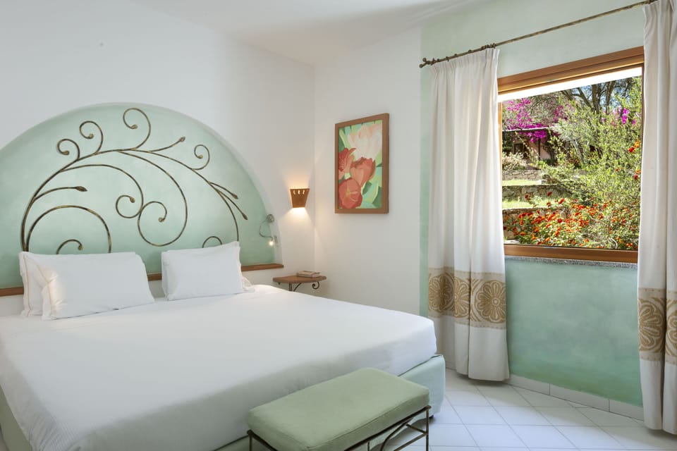 Suite | Minibar, in-room safe, desk, cribs (free)