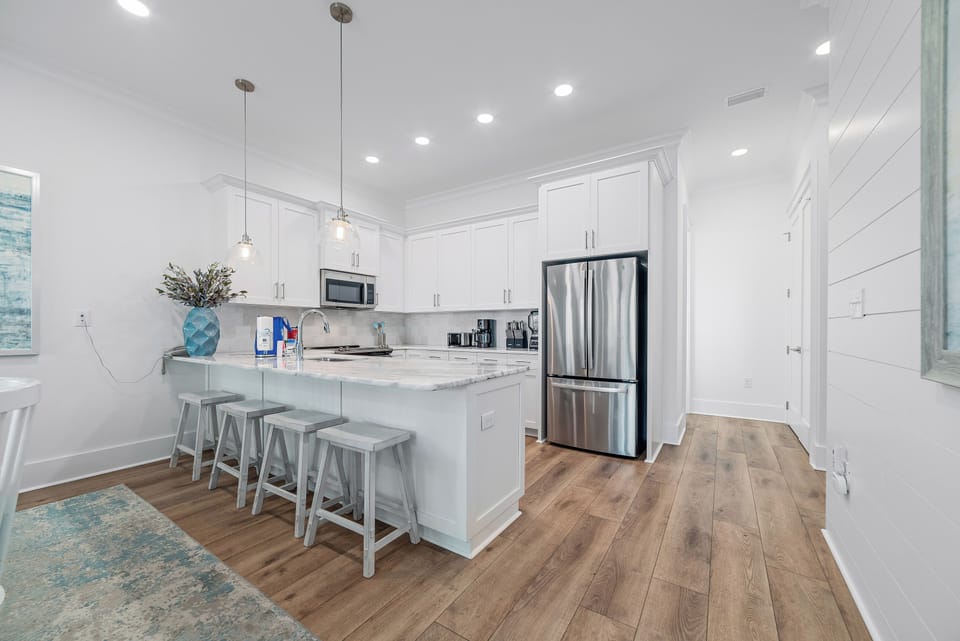 Breakfast bar and kitchen