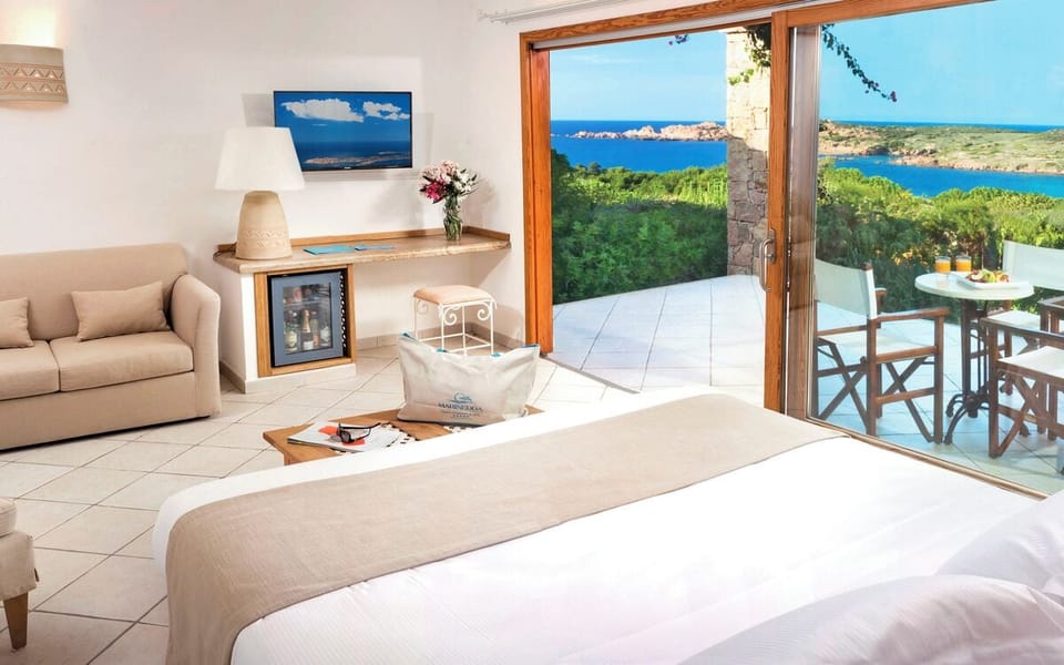 Superior Room, Sea View | Hypo-allergenic bedding, minibar, in-room safe, desk