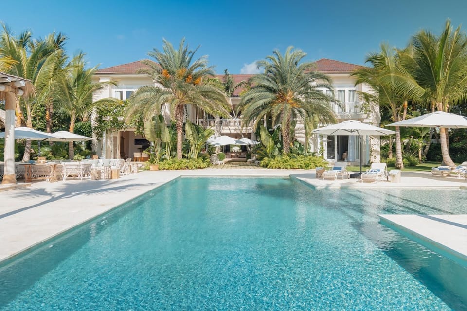 10 room mansion with amazing views and full service staff (2094)