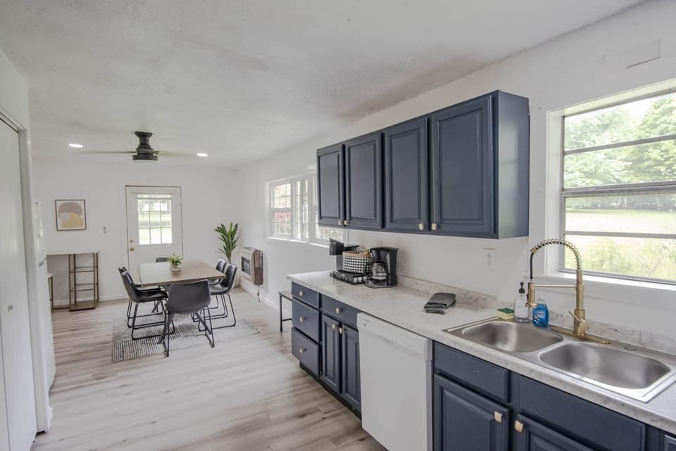 Shea's Chalet - Cozy home in Monteagle, TN (2204)