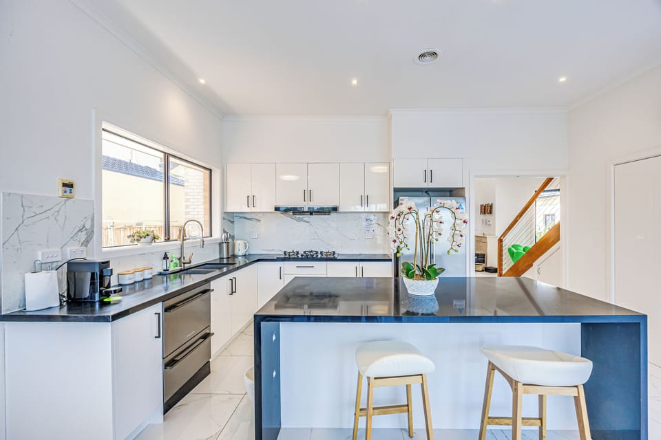 Exclusive House, Lake View | Private kitchen | Highchair