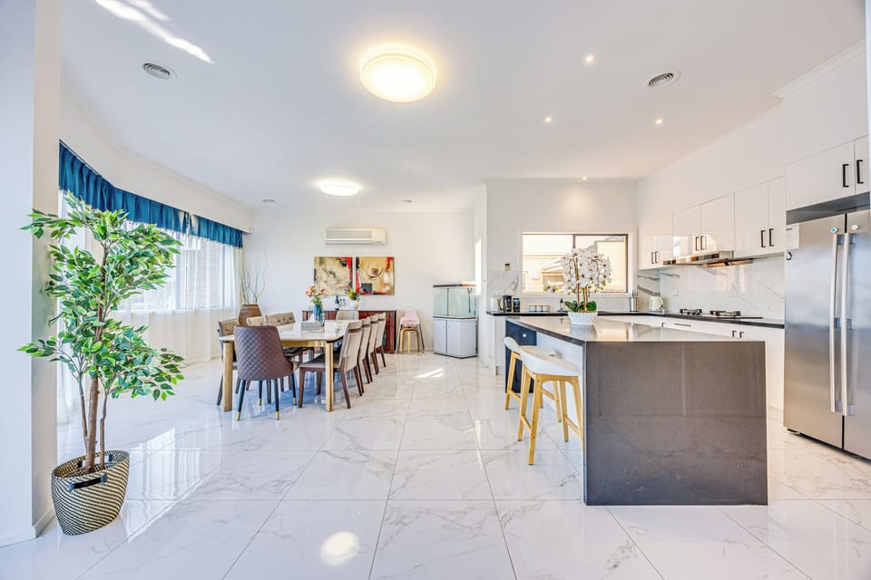 Exclusive House, Lake View | Private kitchen | Highchair