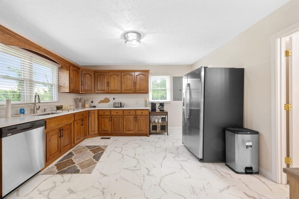 Full kitchen