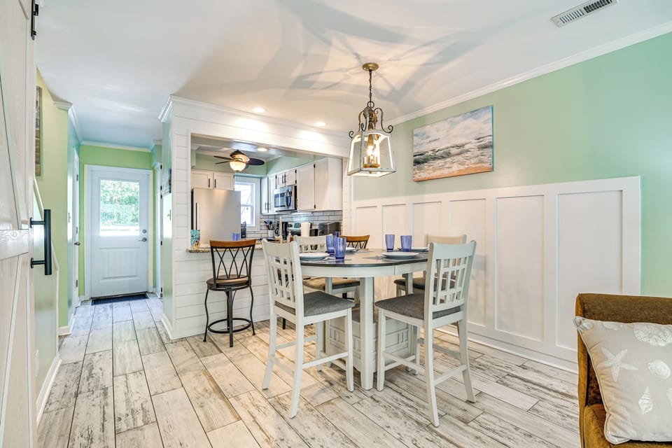 Dining Area | Dishware & Flatware Provided | Central A/C & Heat | 1st Floor