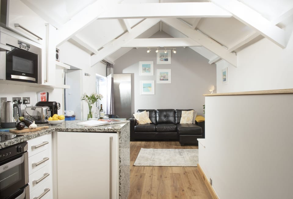 Spice Barn, Duloe, Liskeard. First Floor: The open-plan kitchen, dining and living area