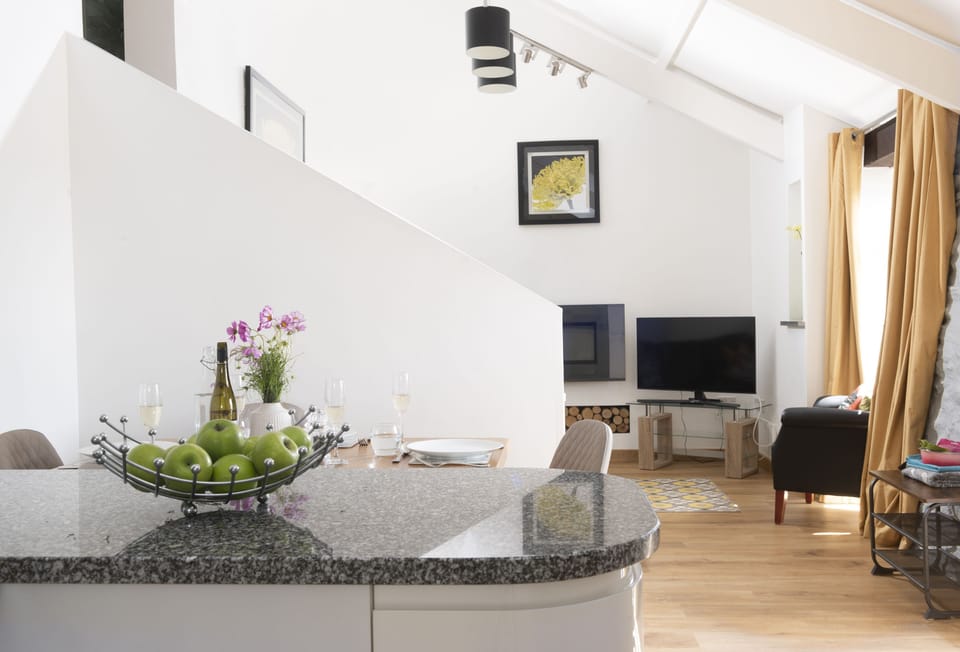 Blackberry Barn, Duloe, Liskeard. Ground Floor: This sunshine space has everything you'll need during your stay