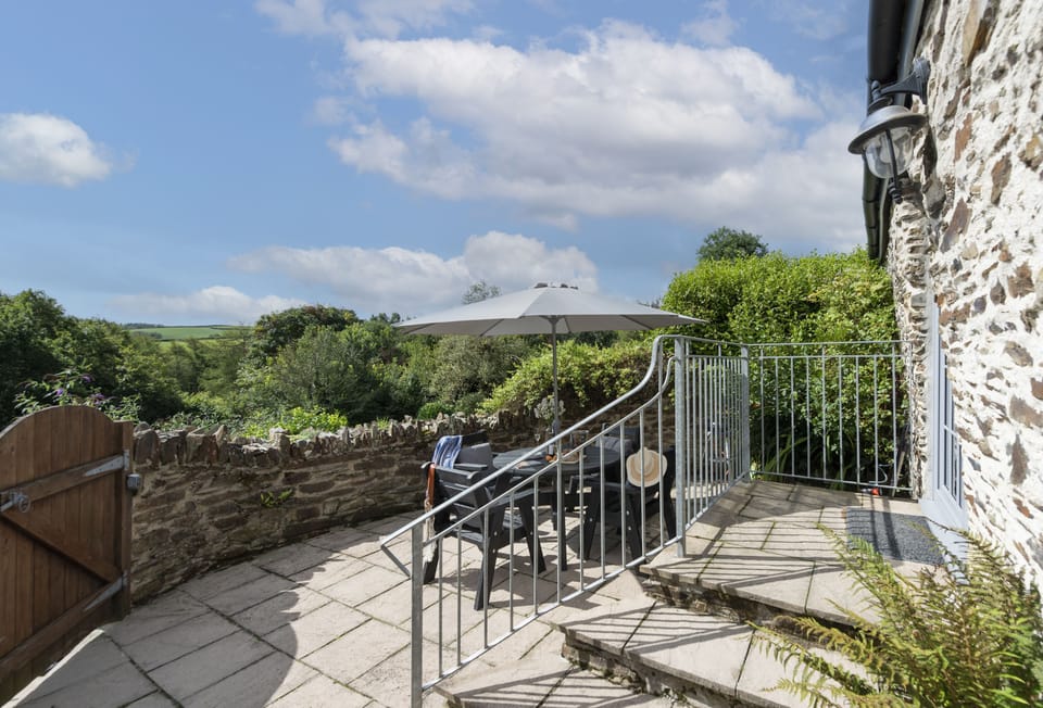 Blackberry Barn, Duloe, Liskeard: Enjoy blissful countryside vistas as you sip your morning brew