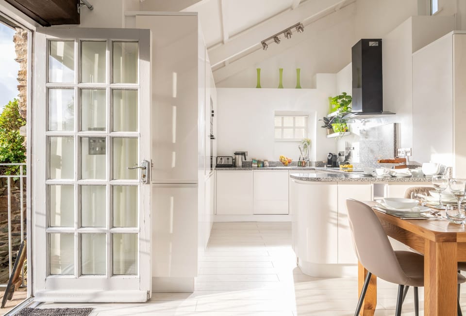 Blackberry Barn, Duloe, Liskeard. Ground Floor: Step into the spacious open-plan living area