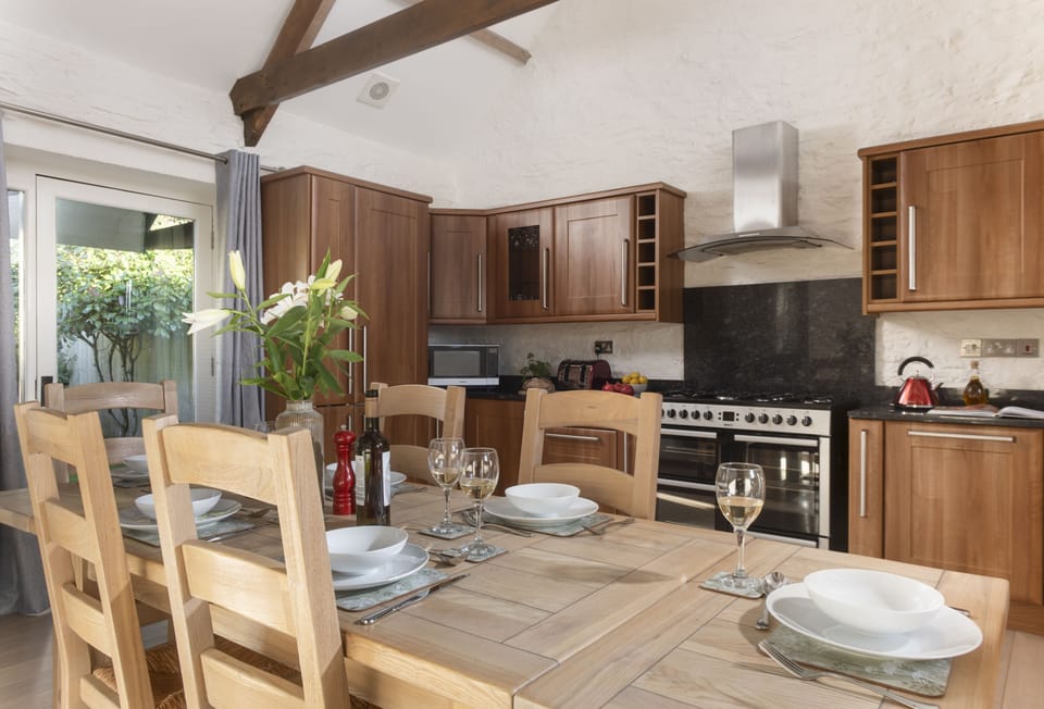 Hob Nob, Duloe, Liskeard. First Floor: Open up the door to the garden and enjoy indoor/outdoor living