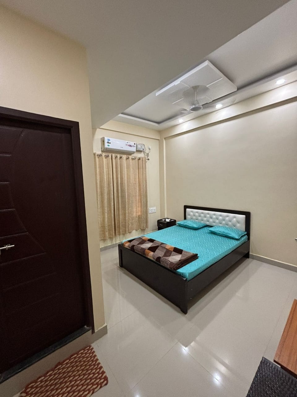 Deluxe Room | Pillowtop beds, desk, blackout drapes, free WiFi