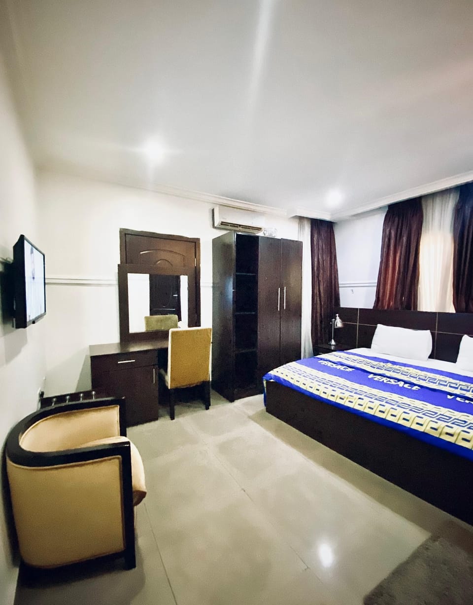 Exclusive Room | Desk, laptop workspace, free WiFi, bed sheets