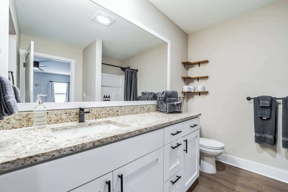 Plenty of elbow room in the master bathroom! 