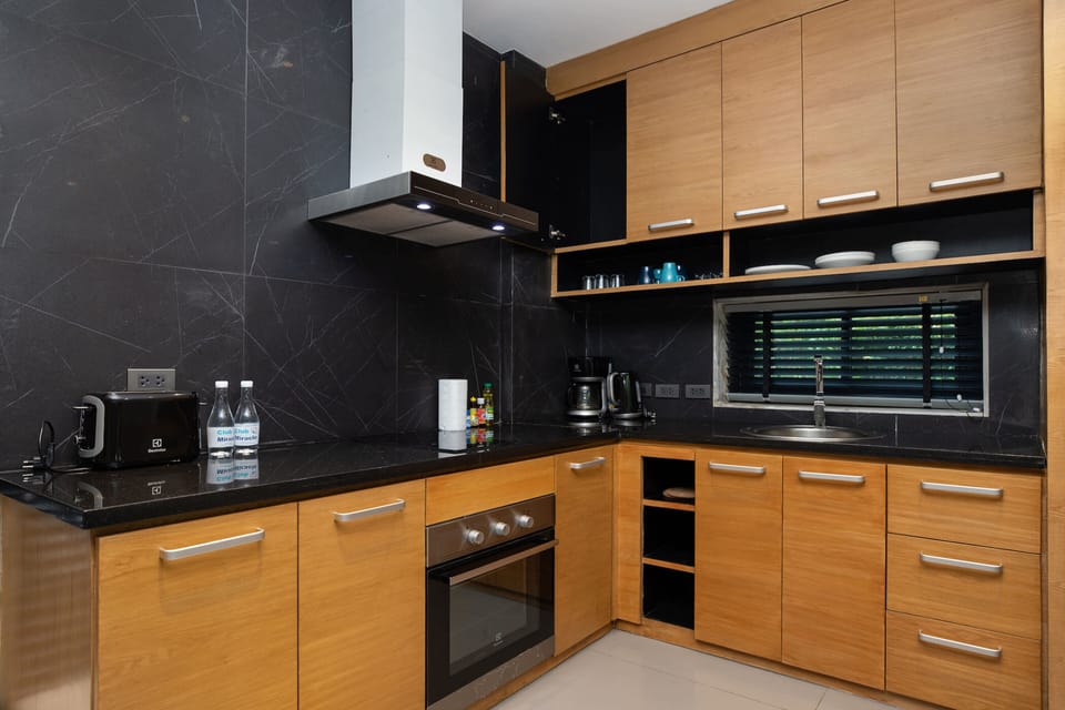 Design Villa, 1 Bedroom, Garden View | Private kitchen | Electric kettle, toaster