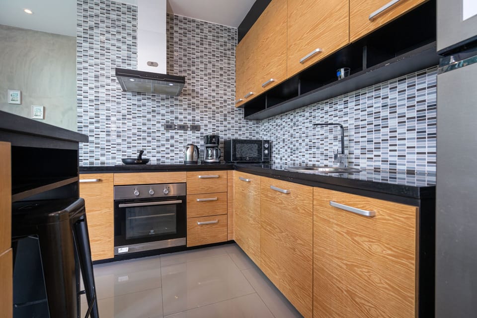 Design Villa, 2 Bedrooms, Balcony, Mountain View | Private kitchen