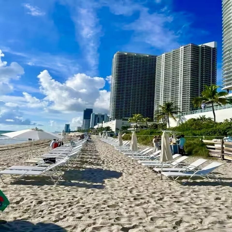 Steps from Hollywood Beach