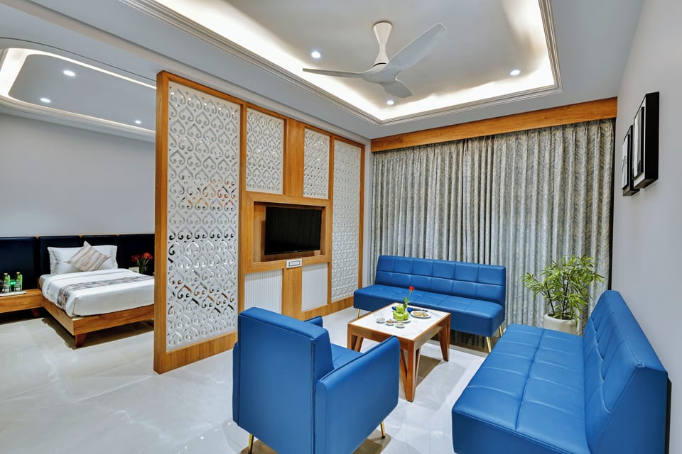 Studio Suite, City View | In-room safe, desk, iron/ironing board, free WiFi
