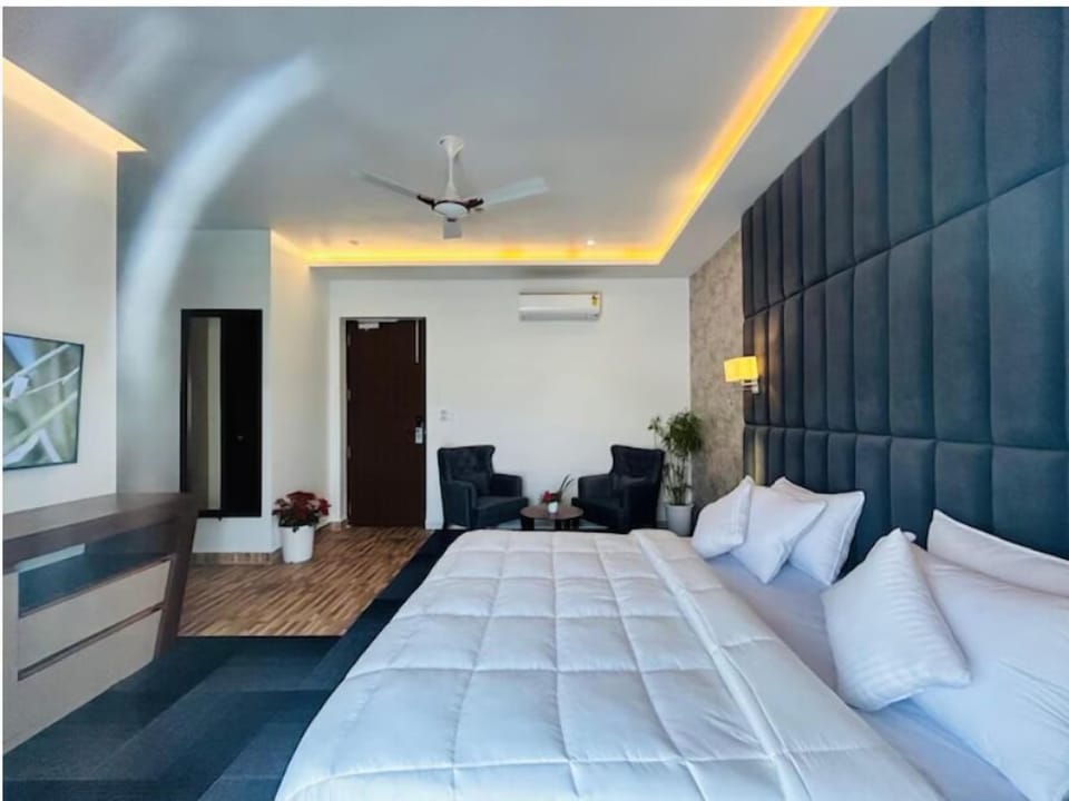 Premium Room | Desk, soundproofing