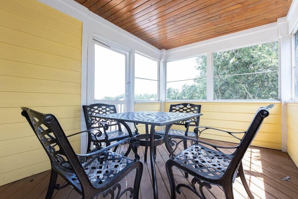 Screened in Porch