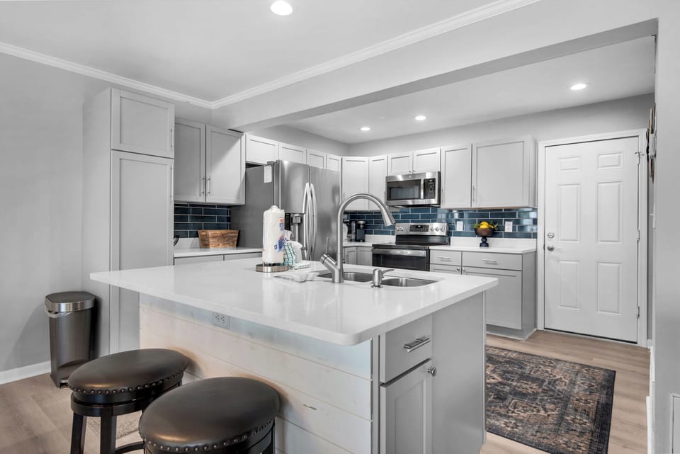 Eat-on bar seating