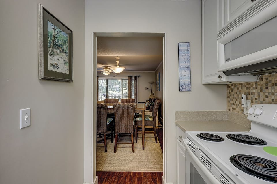 Kitchen/Dining Area