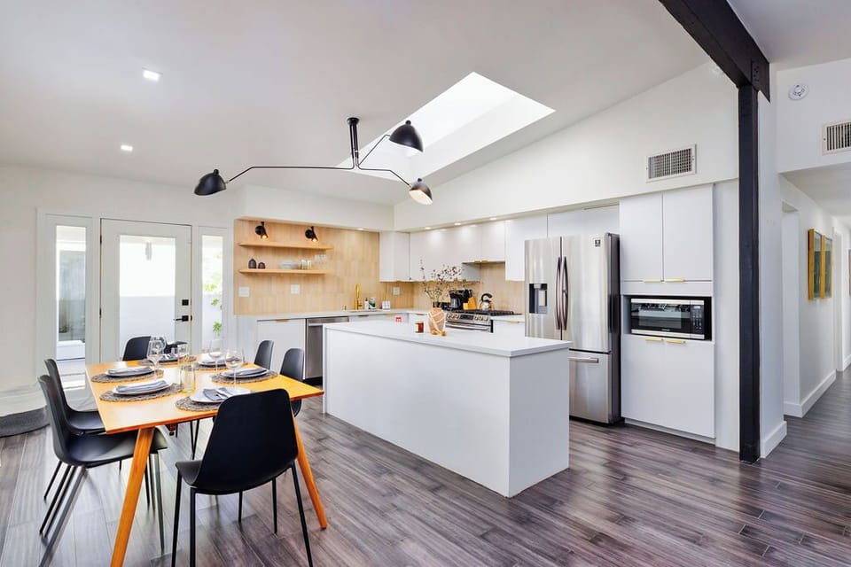 The dining area offers seating for 6 guests to gather and enjoy meals together.